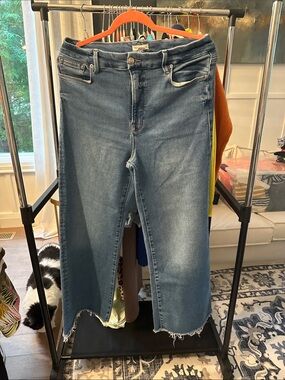 Good American Mid Blue Raw-Hem Cropped Jeans